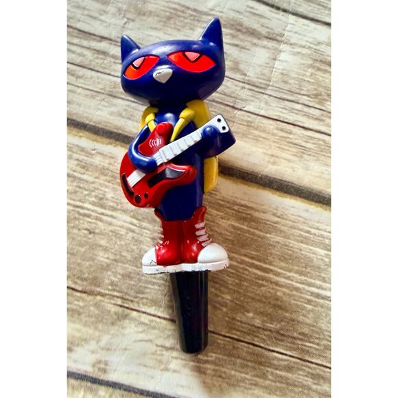 PETE THE CAT-HOT DOTS ACTIVITY SET - Picture 11 of 15